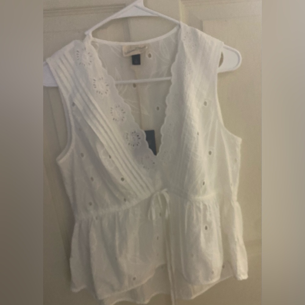 Universal Thread Women’s Small White Eyelet Sleeveless Top